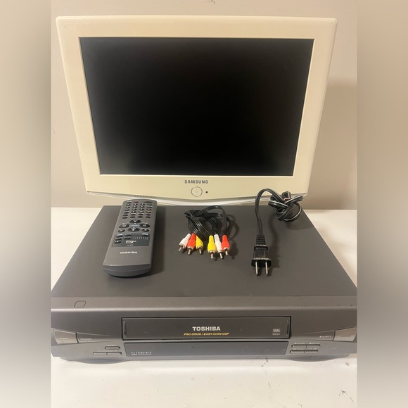 Toshiba M-624 VCR Video Cassette Recorder VHS Player w/ Remote And Cable TESTED - Picture 2 of 10